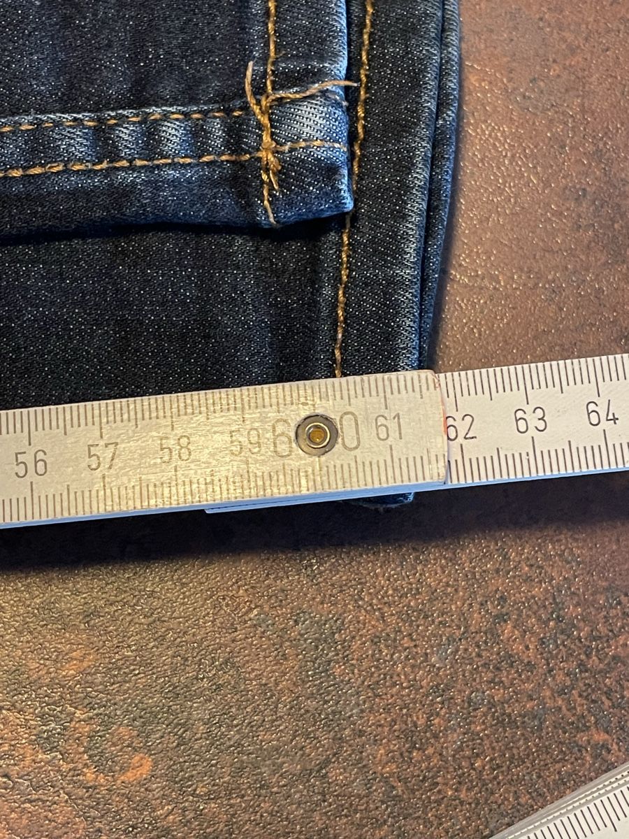 Pantaloni: dunkelblaue jeans 146 – Usato da Fehraltorf venduto da Nadja0205 4