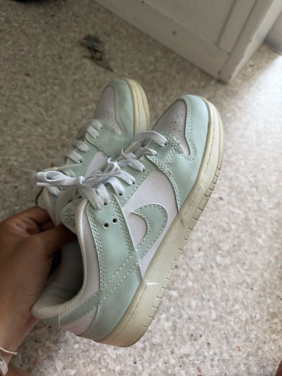 Nike Chaussures femmes: Nike Dunk Low SB Grösse 37 hellgrün gebraucht – D'occasion à Luzern par Lorena.haj