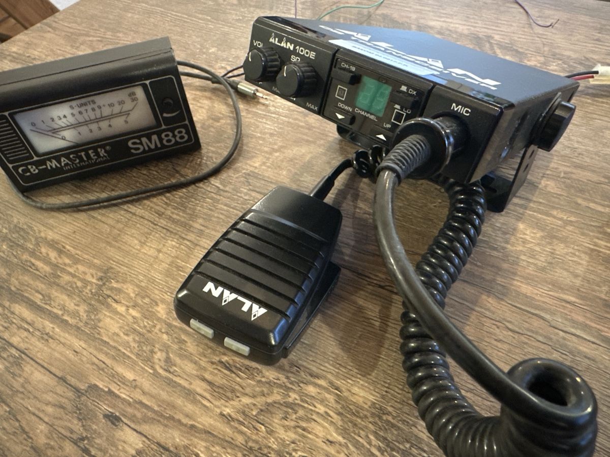 Radio: CB Transceiver Alan 100E avec S-Mètre et Matcher CB-Master – Usato da Vicques venduto da UncleBen-s 4