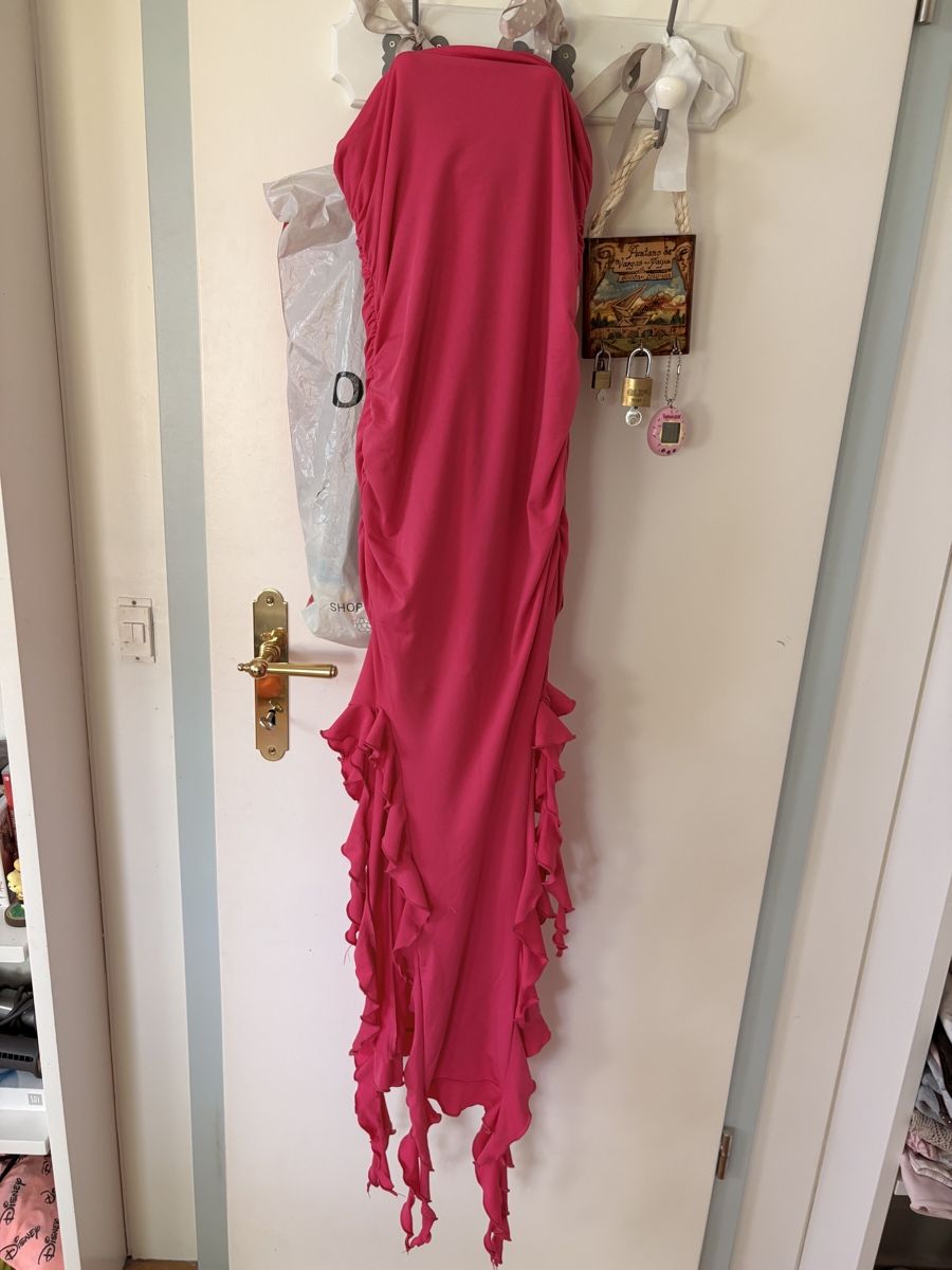 Bershka Vestiti: Robe rose fuchsia à volants élastiques , taille S/M – Usato da Vésenaz venduto da gau_v6pf 1