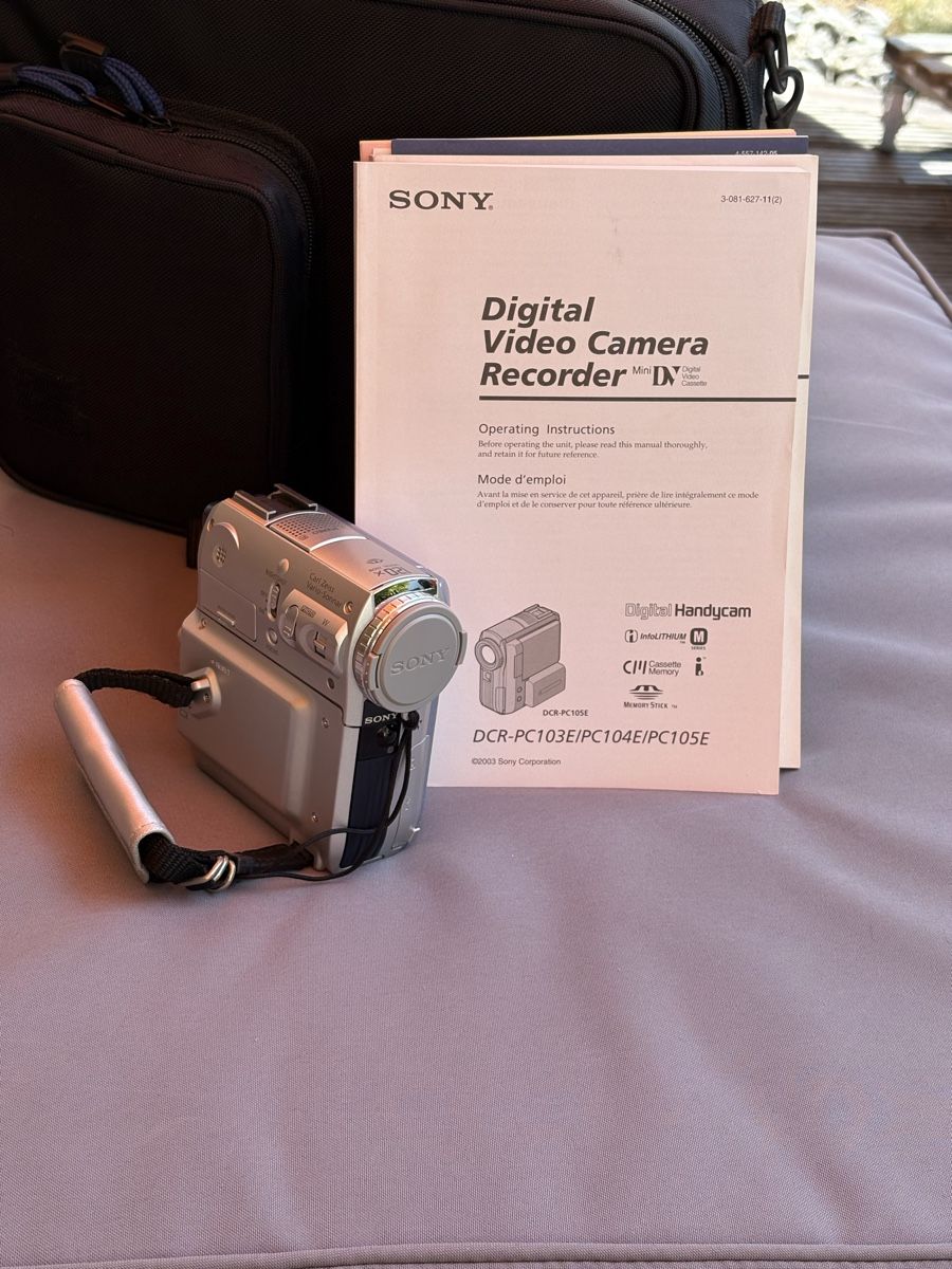 Sony Caméscopes: Sony Handycam DCR-PC105E PAL – D'occasion à Waltenschwil par ladydomino