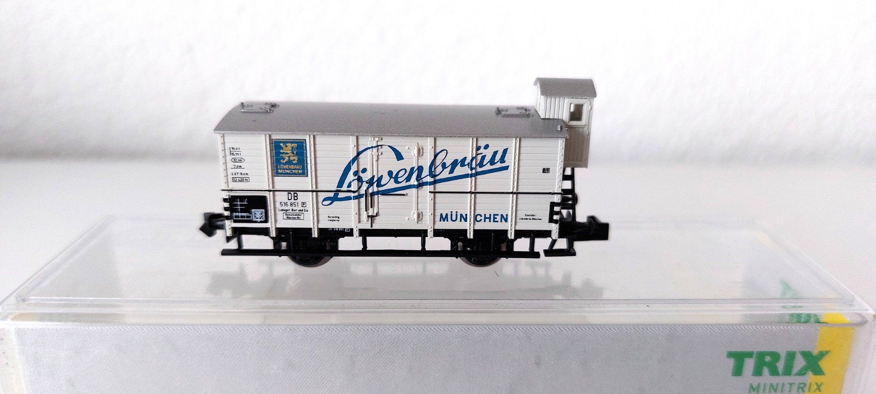 Trix Modelleisenbahnen: Minitrix 15927 Gedeckter Güterwagen mit Bremserhaus DB – Neu und originalverpackt aus Biberist von Ntrains 2