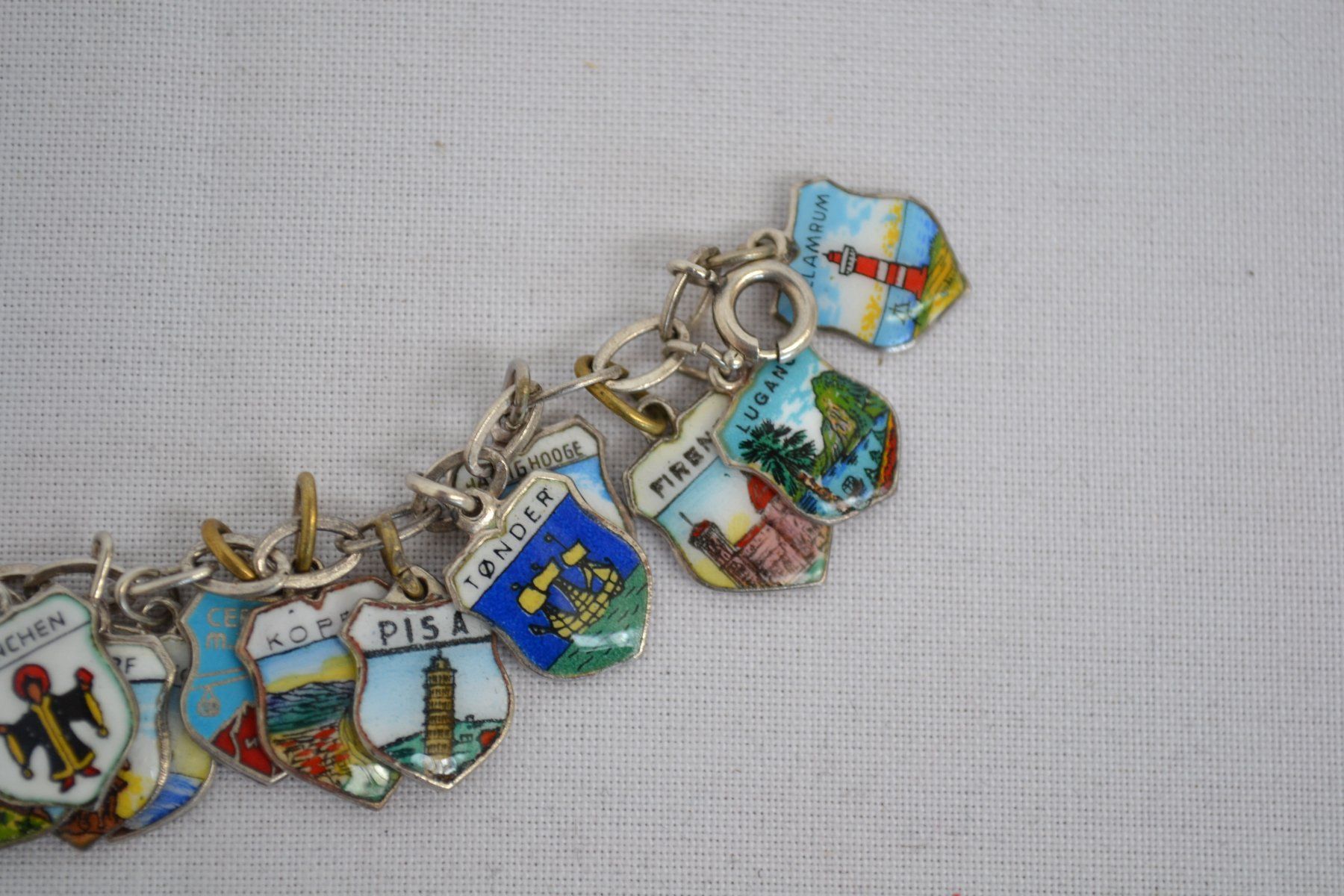 Armbänder & -reifen: Bettel-Armband mit 35 Wappen aus Silber – Gebraucht aus Winterthur von BK-Brocki_Winterthur 2