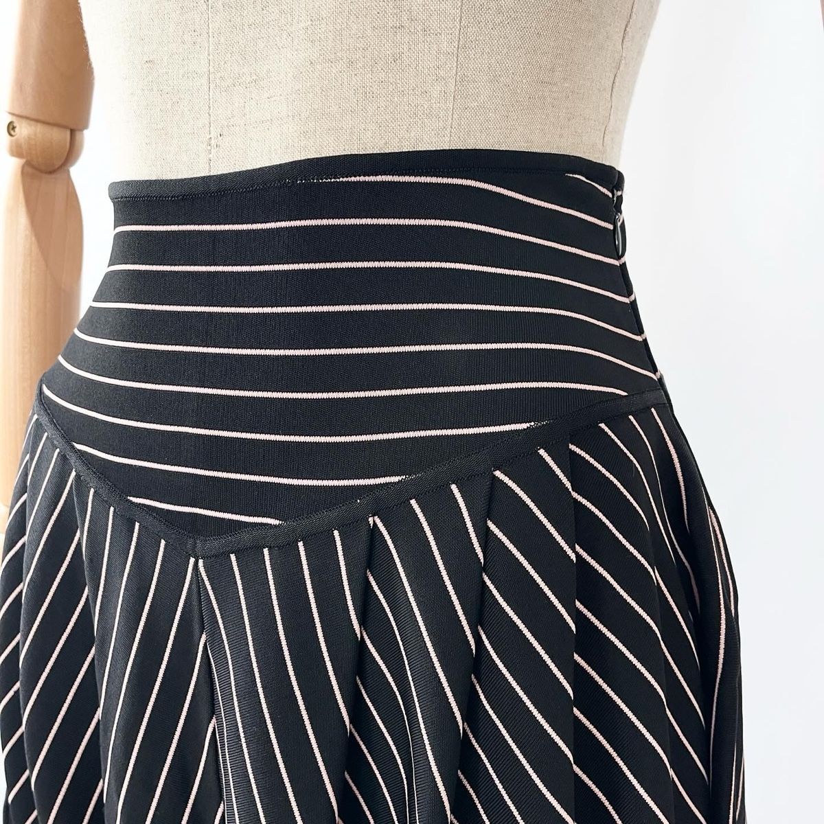 Armani Gonne: GIORGIO ARMANI Skirt – Nuovo (secondo la descrizione) da Emmen venduto da Avviivva_Com2023 3