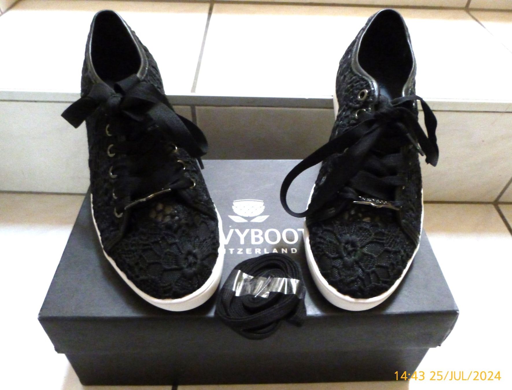 Navyboot Damenschuhe: NAVYBOOT  SNEAKER NEU  GR. 40 – Neu und originalverpackt aus Läufelfingen von Kamari 1