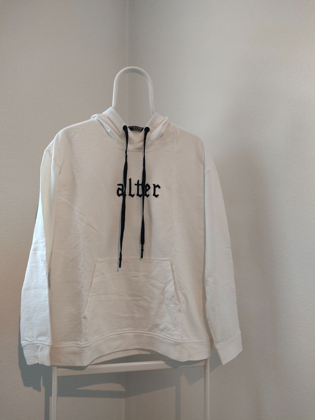 Pullover & Sweatshirts: Wunderschönes Kapuzen Sweatshirt mit Messageprint – Neu (gemäss Beschreibung) aus Dietikon von MJ_Sporting