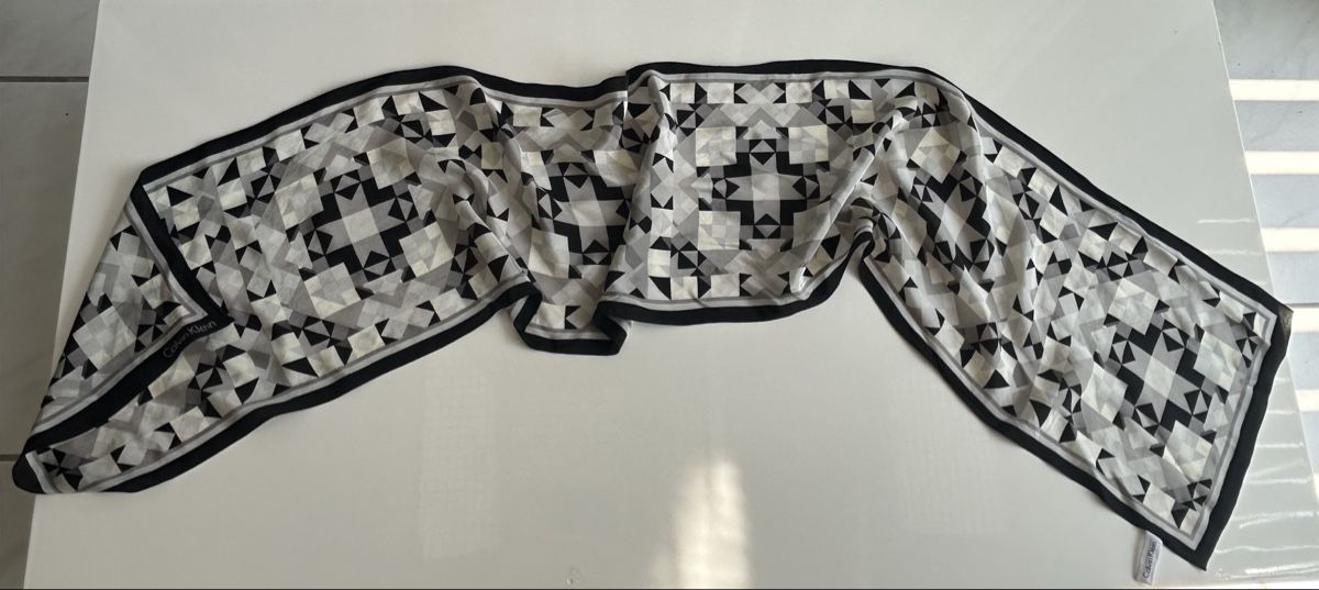 Calvin Klein Foulard & Sciarpe: Calvin Klein Scarf Geometric Pattern Black White Good Condit – Nuovo (secondo la descrizione) da Saland venduto da ele_vc96