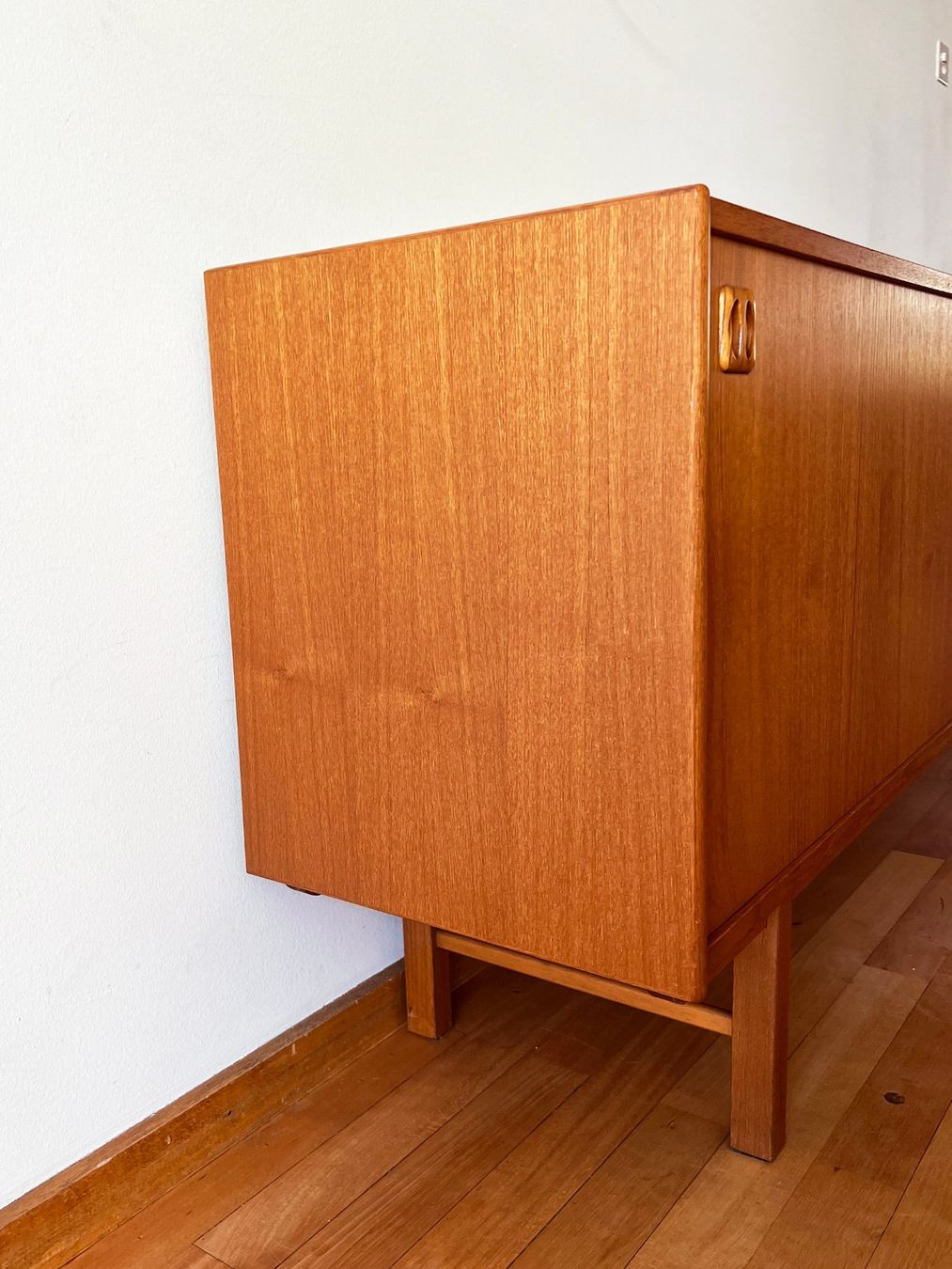 Credenze: Mid Century Danish Teak Credenza – Usato da Basel venduto da Josy_Baker_1906 5