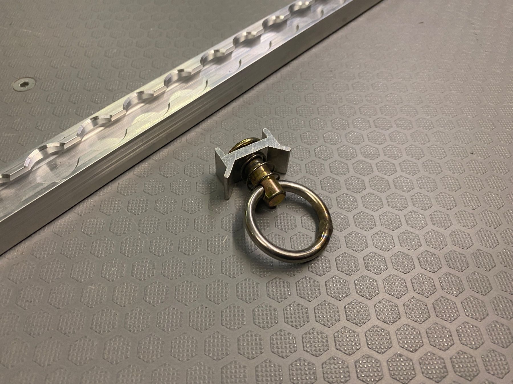 Tutti gli attrezzi: Zurrschiene mit Fittingen – Usato da Wabern venduto da HK-Design 4