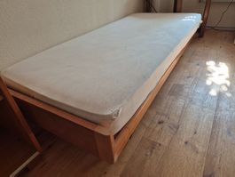 Gratis abzugeben Bett mit Matratze u.Lattenrost Bico-flex.