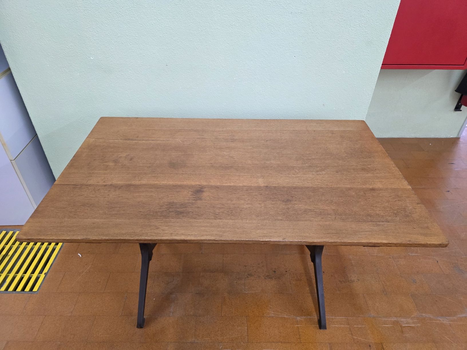 Horgen Glarus Tische: Klassischer Beizentisch Horgenglarus – Gebraucht aus Lichtensteig von Polsterwerk 3