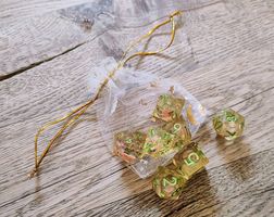 Lot de dés JDR artisanaux à noyaux liquides neufs