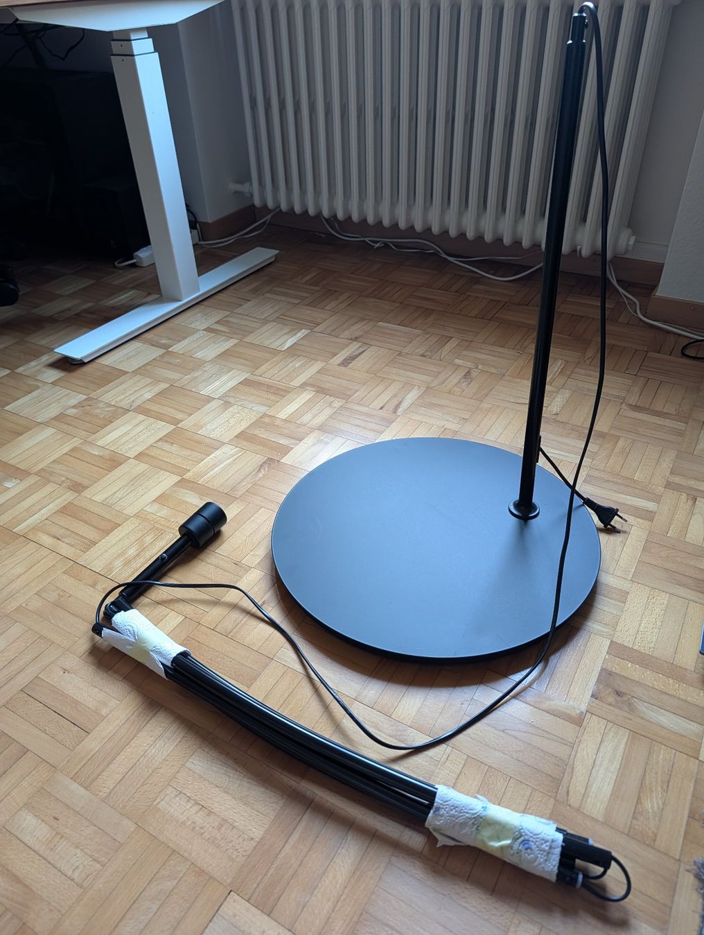 Ikea Lampen: IKEA SKOTTORP / SKAFTET Standleuchte, bogenförmig, hellgrau – Gebraucht aus Luzern von Paedy 2