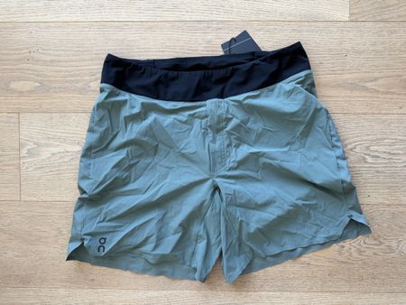 On Lightweight Shorts Herren Grösse L - neu