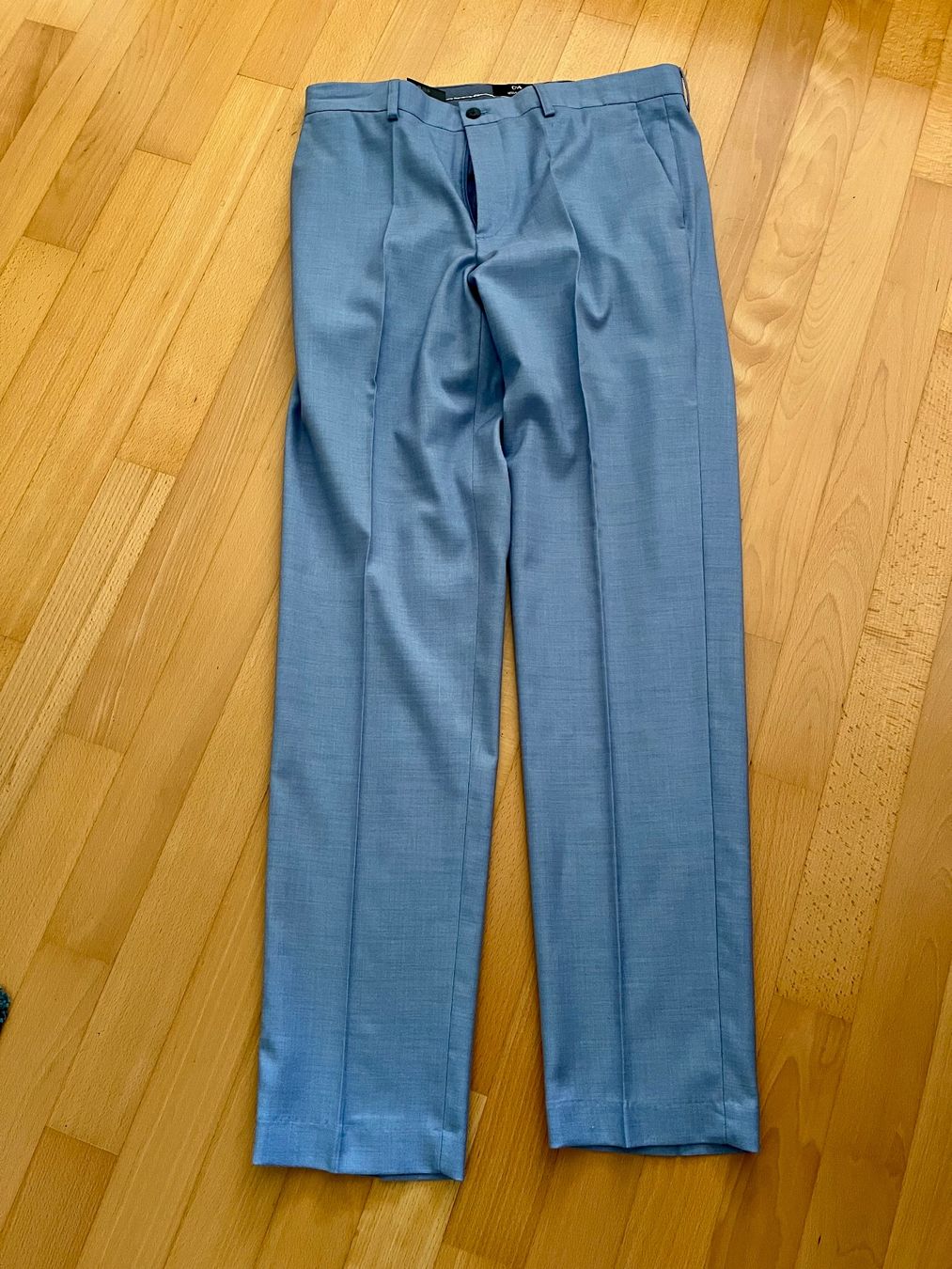 C&A Completi: Herren Anzug hellblau Grösse 48 – Usato da Murten venduto da Babsli 1