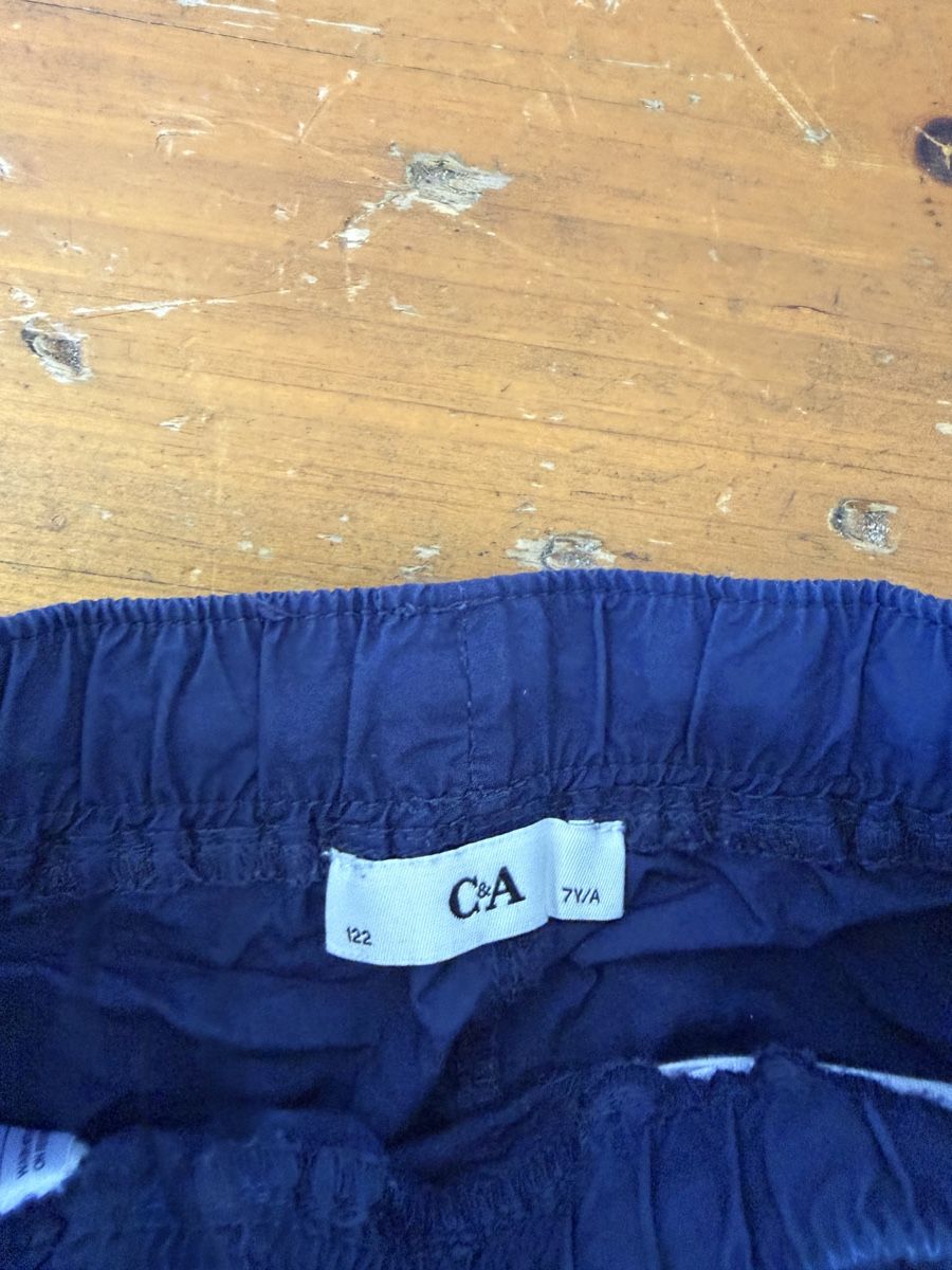 Pantaloni: C&A Shorts Blau Gr. 122 – Usato da Gurmels venduto da SwissShop21 1