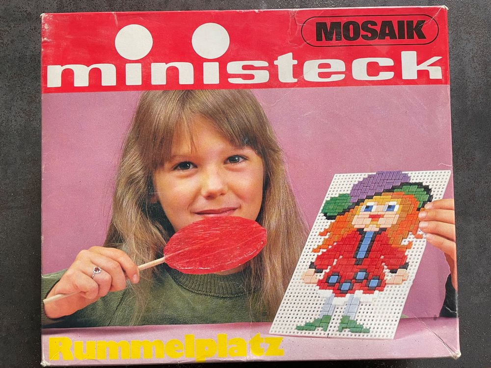Ministeck – Boîte Perruches Avec Fond Multicolore – Kit De Mosaïque En Mini Pierres – 2 Plaques 13,3 Cm – Modèle Ou Création Libre – Dès 5 Ans