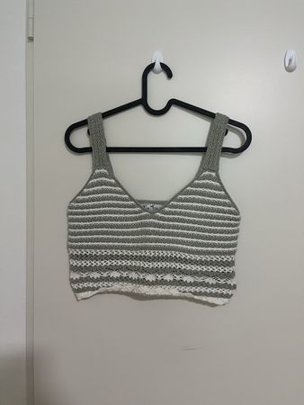 white green hollister crop top