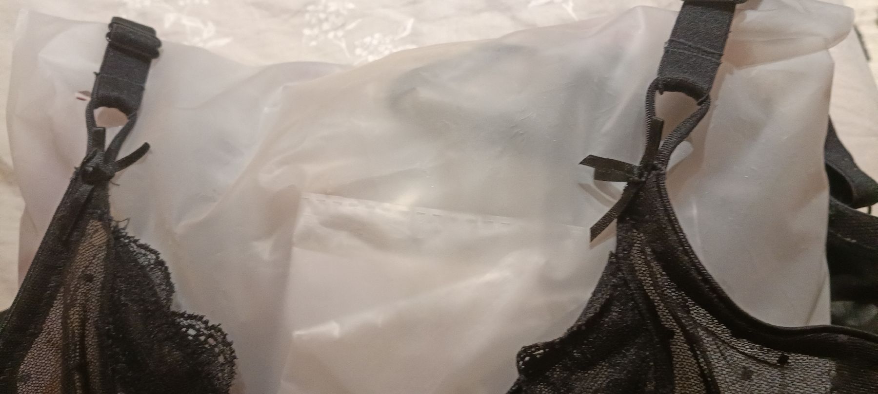 Sonstige Unterwäsche: Black Bra UK 32F  – Gebraucht aus Zürich von cat_9cvz 1