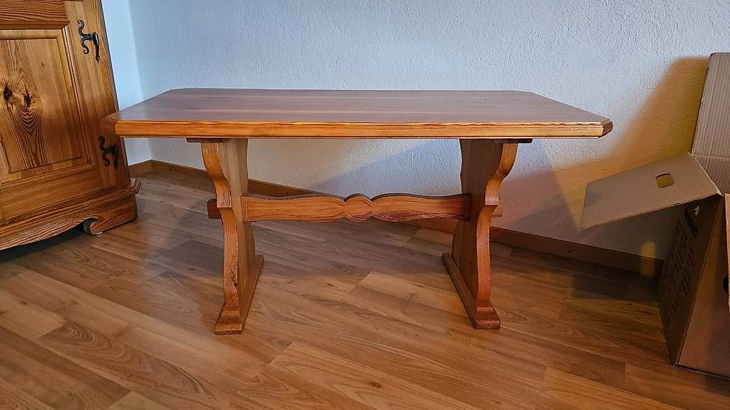 Tables: Holz Sofatisch – D'occasion à Merenschwand par jas_ym5v
