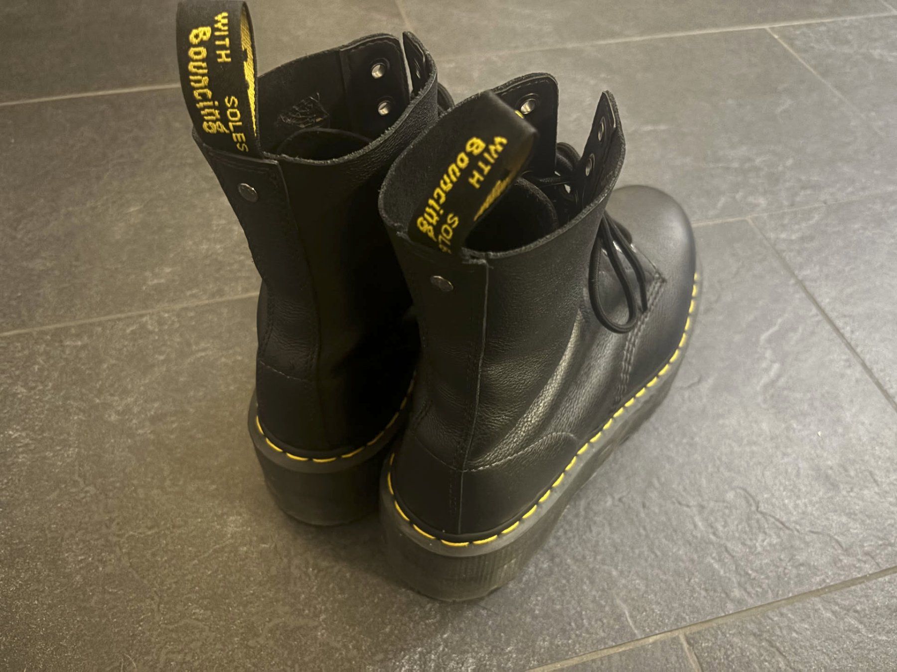 Dr. Martens Scarpe da uomo: Dr. Martens 1460 Pascal Max Plateaustiefel aus Leder – Nuovo (secondo la descrizione) da Kleindietwil venduto da Nicbryan 2