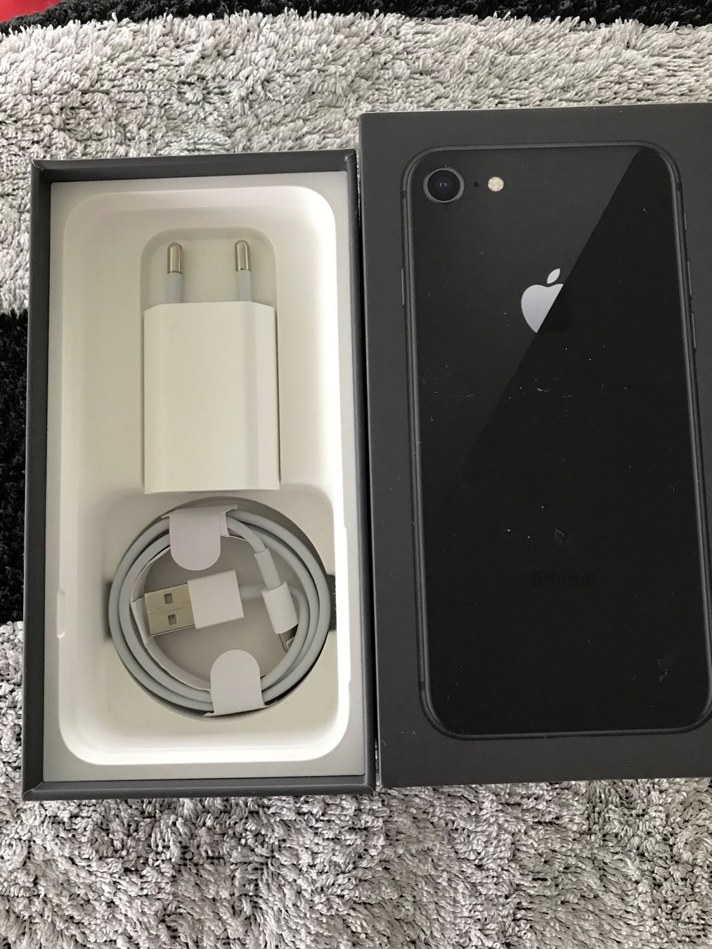 Apple Telefoni cellulari / Smartphones: iPhone 8, 64GB, Schwarz Incl. Panzerglas+Cover – Usato da Niederteufen venduto da mix18 4