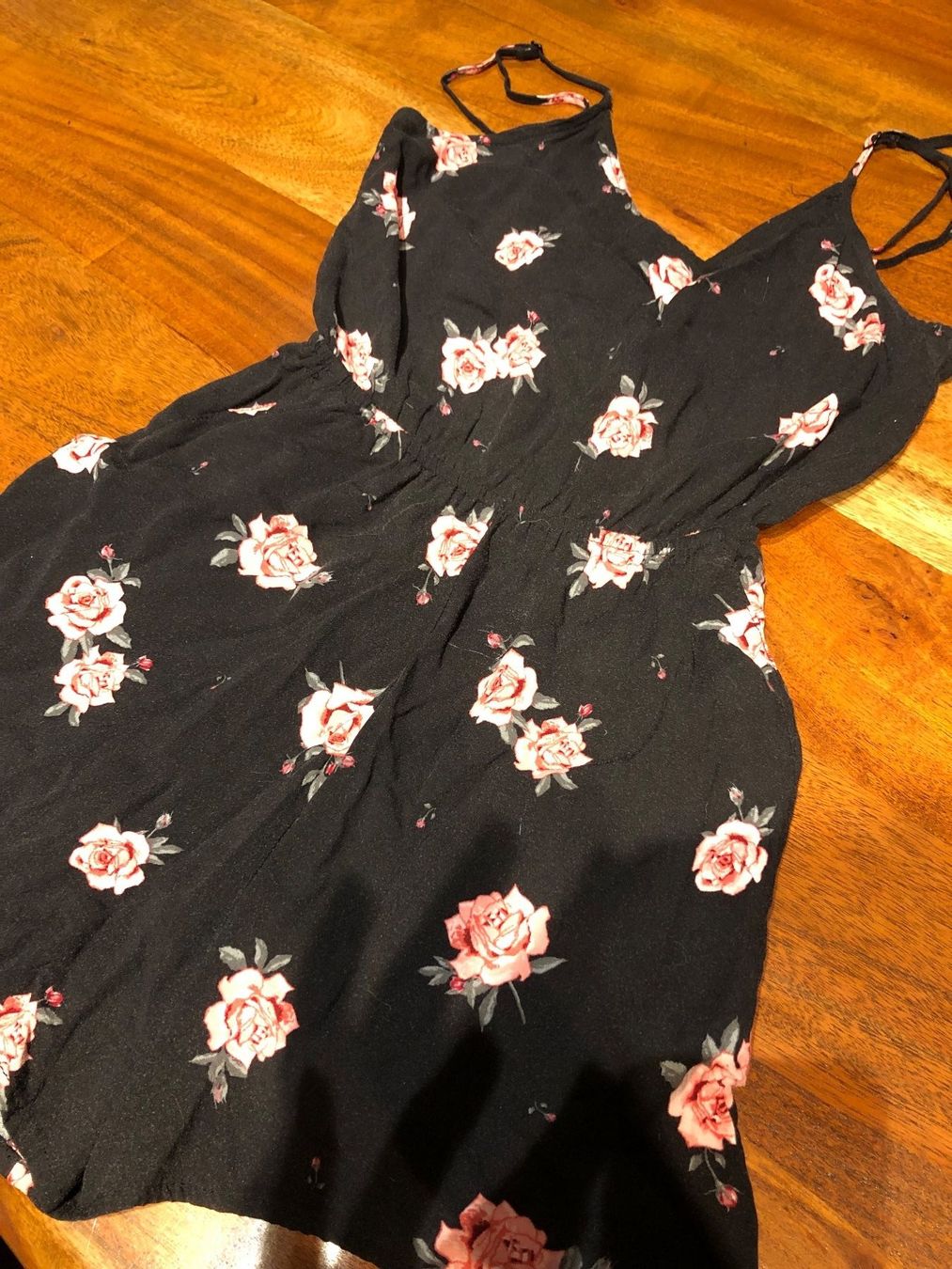 Jumpsuits: Schwarzer Blumen-Playsuit, luftig, Sommerkleid Gr. 36 – Gebraucht aus Andwil SG von schmei 1