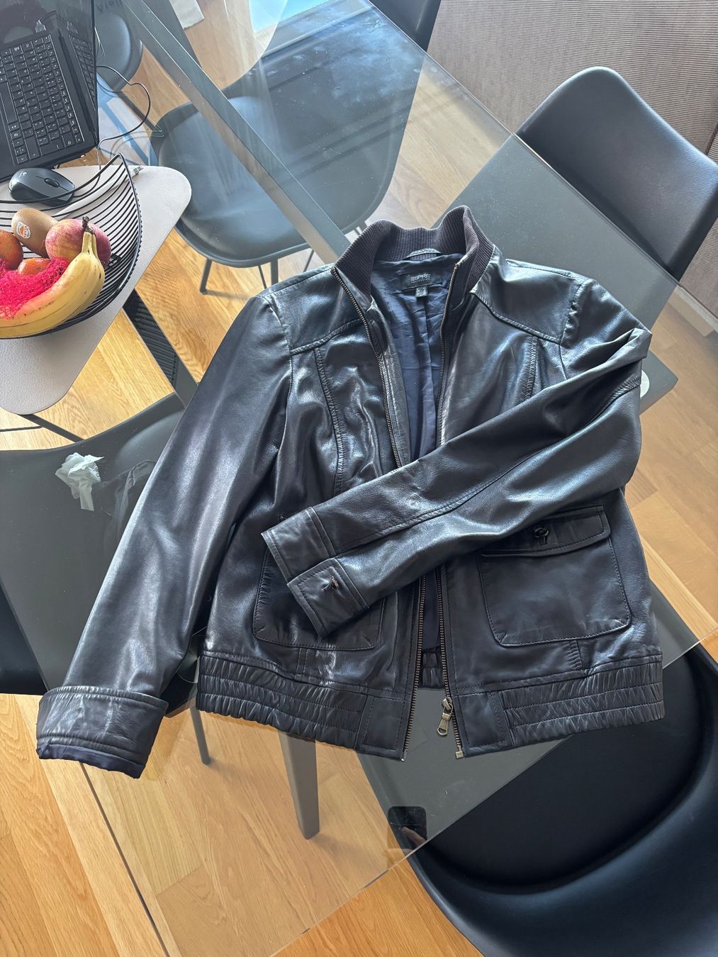 Esprit Jacken: Schwarze Echtlederjacke – Gebraucht aus Winterthur von D_Zel97 1