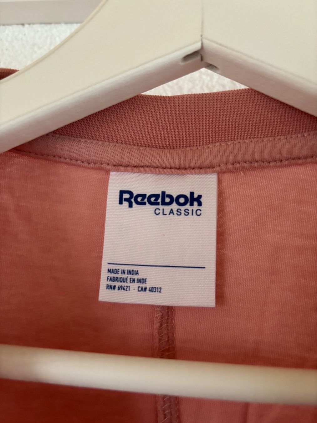 Reebok T-shirt: T-shirt rose "Reebok" – Usato da Grandvillard venduto da Elsa.Del 2