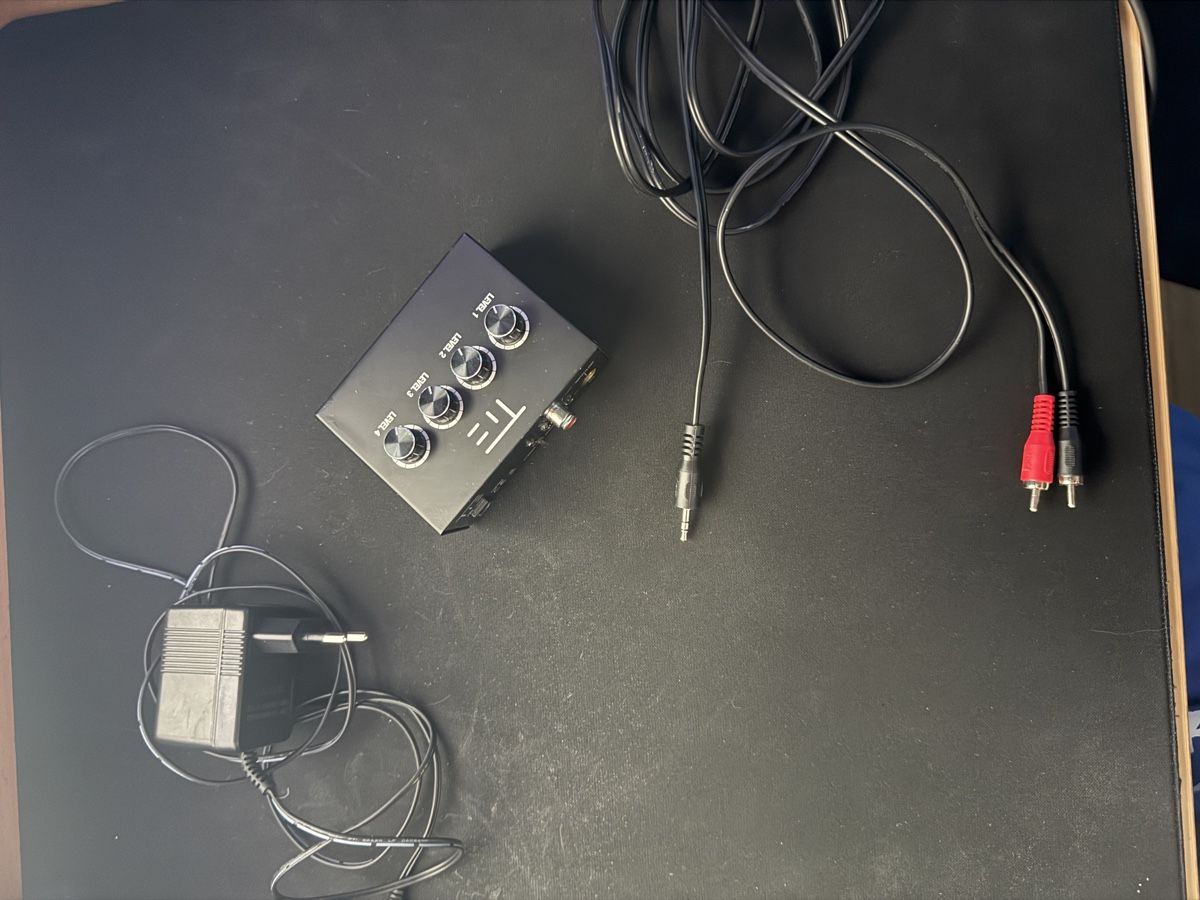 Amplificatori: TIE Headphone Amplifier 4CH / TIE Köpfhörer Verstärker 4CH – Usato da Basel venduto da Maxi-06 2