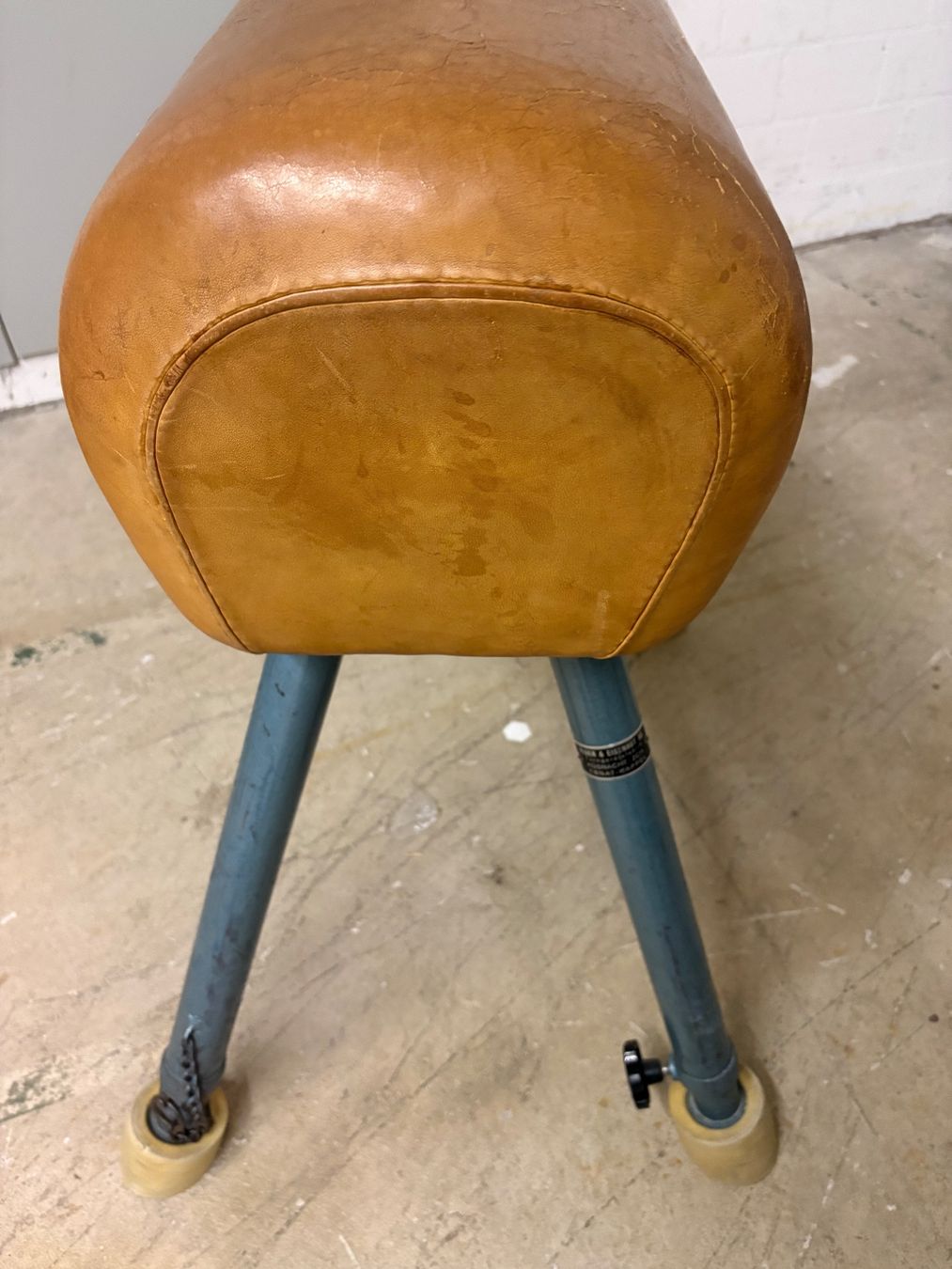 Alder+Eisenhut Hometrainer: Turngerät Sprungbock, Leder Vintage Retro – Gebraucht aus Schleinikon von riet_2026 8