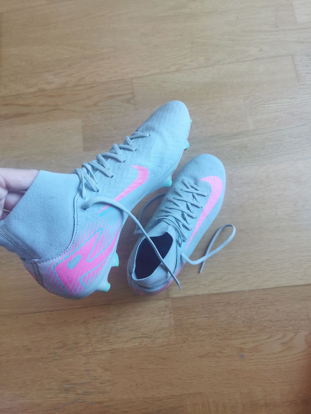 Nike Scarpe per ragazzi: Fusballschuhe gr. 39 – Usato da Sempach venduto da .1SecondBrands. 1