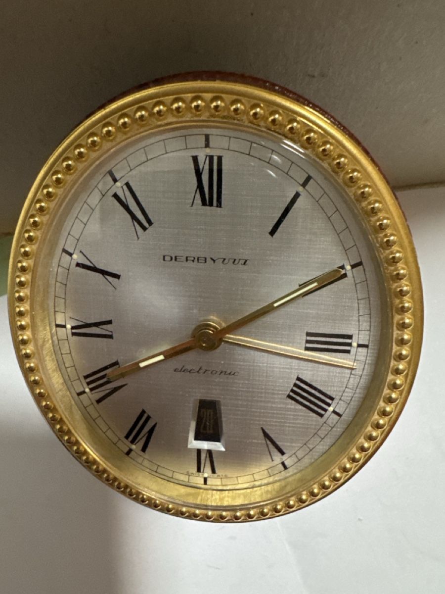Pendules & Horloges murales: Derbyvee table clock electronic brown leather case silver di – D'occasion à La Chaux-de-Fonds par lida2005