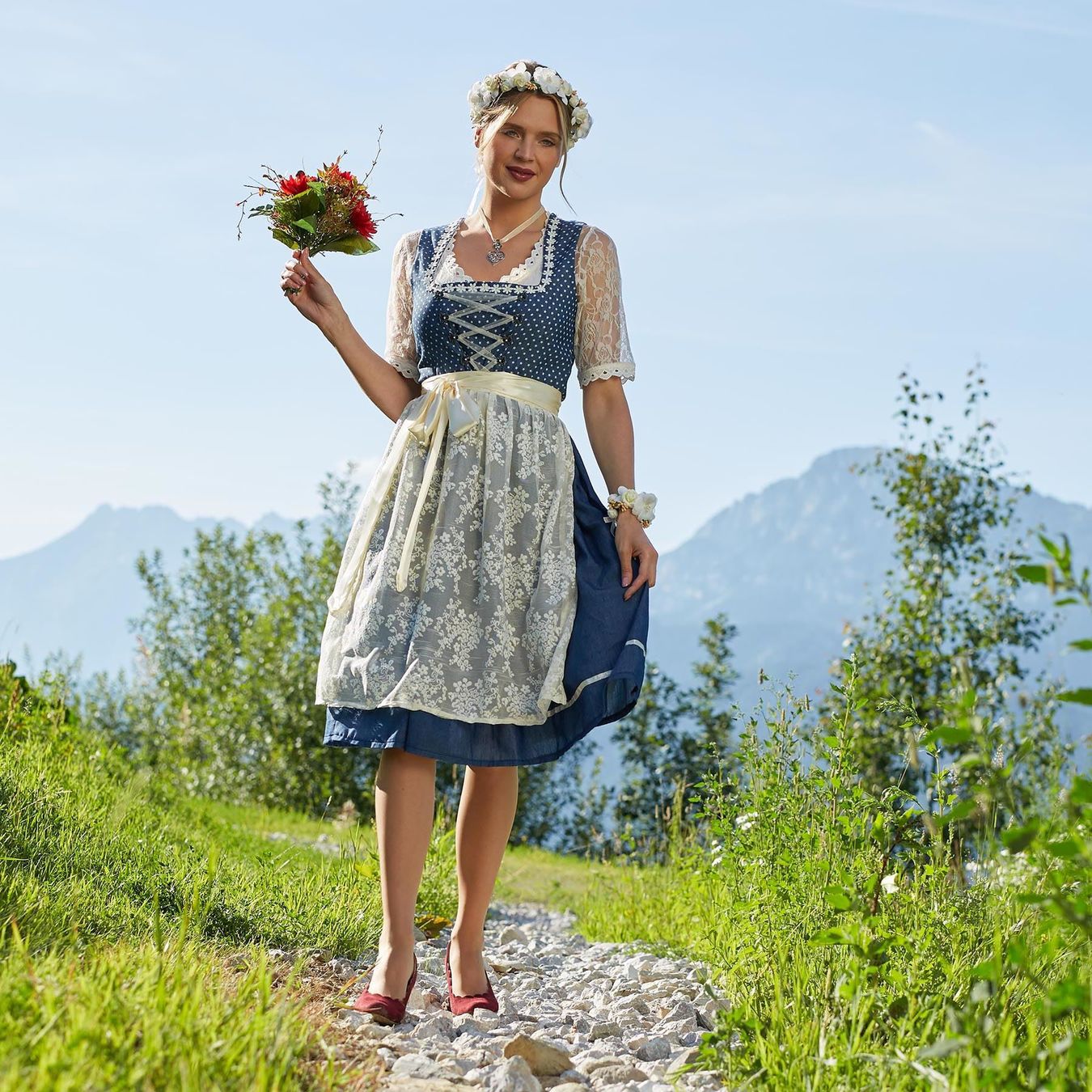 Kostüme: Frauenkostüm Midi-Dirndl Kleinwalsertal L – Neu (gemäss Beschreibung) aus Murten von Roland.Kemmer.AG 1