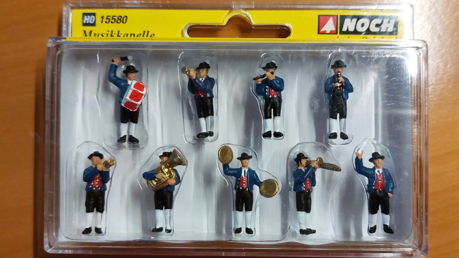 Noch Trains électriques: NOCH - Set "Musikkapelle & Schuhputzer" - 1:87 – Neuf avec emballage d'origine à Rotkreuz par MOBAHN-1zu87 4