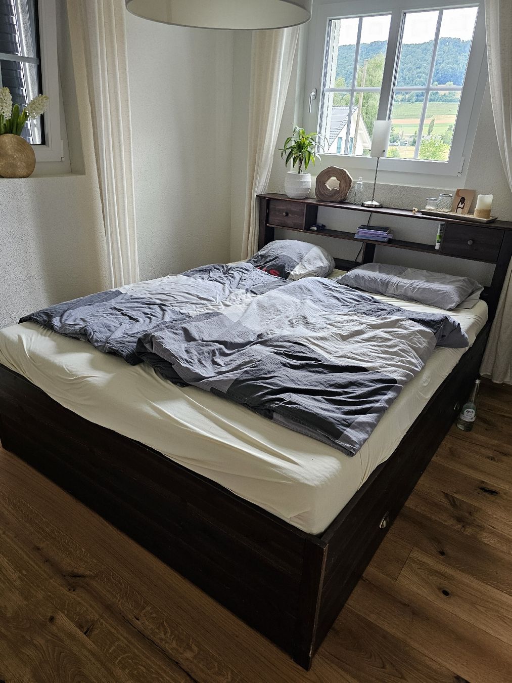 Betten: Doppelbett Echtholz dunkel mit Schubladen und Ablagefläche – Gebraucht aus Wagenhausen von veraputzig 8