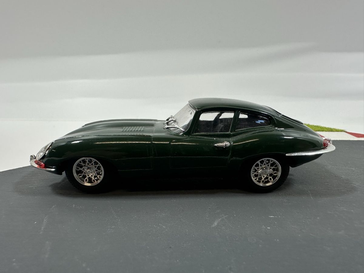 Jaguar Modellautos: Jaguar E Type 1:43, grün, wie Neu, MODEL BOX – Neu (gemäss Beschreibung) aus Zofingen von rf9_x2xt 2