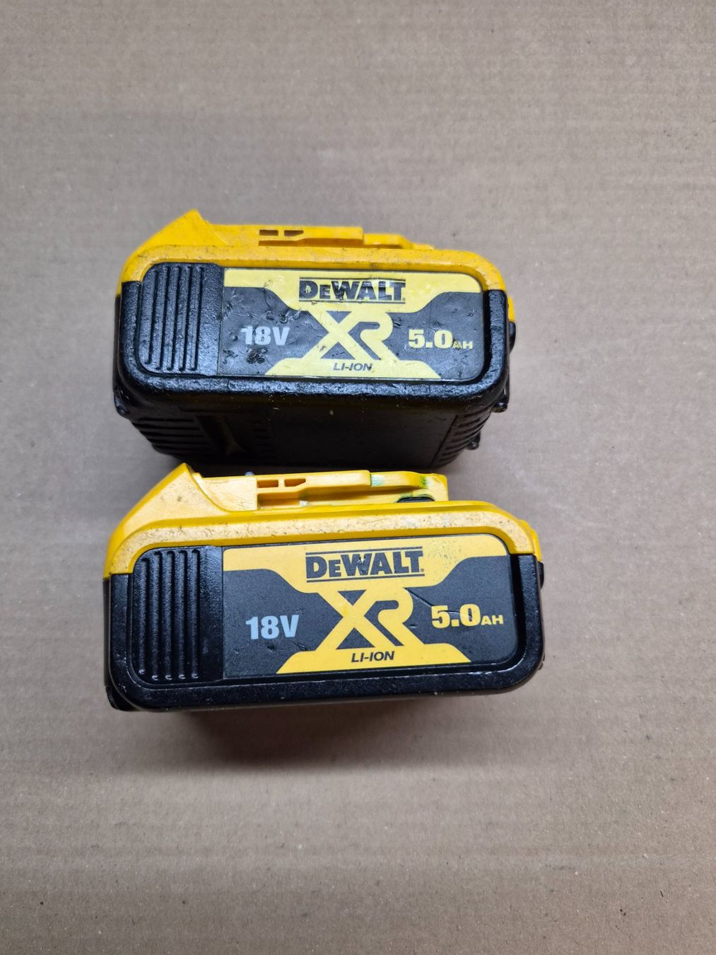 Dewalt Akkus: 2 DeWALT Akkus 18V 5 Ah Gebraucht – Gebraucht aus Reutigen von beore