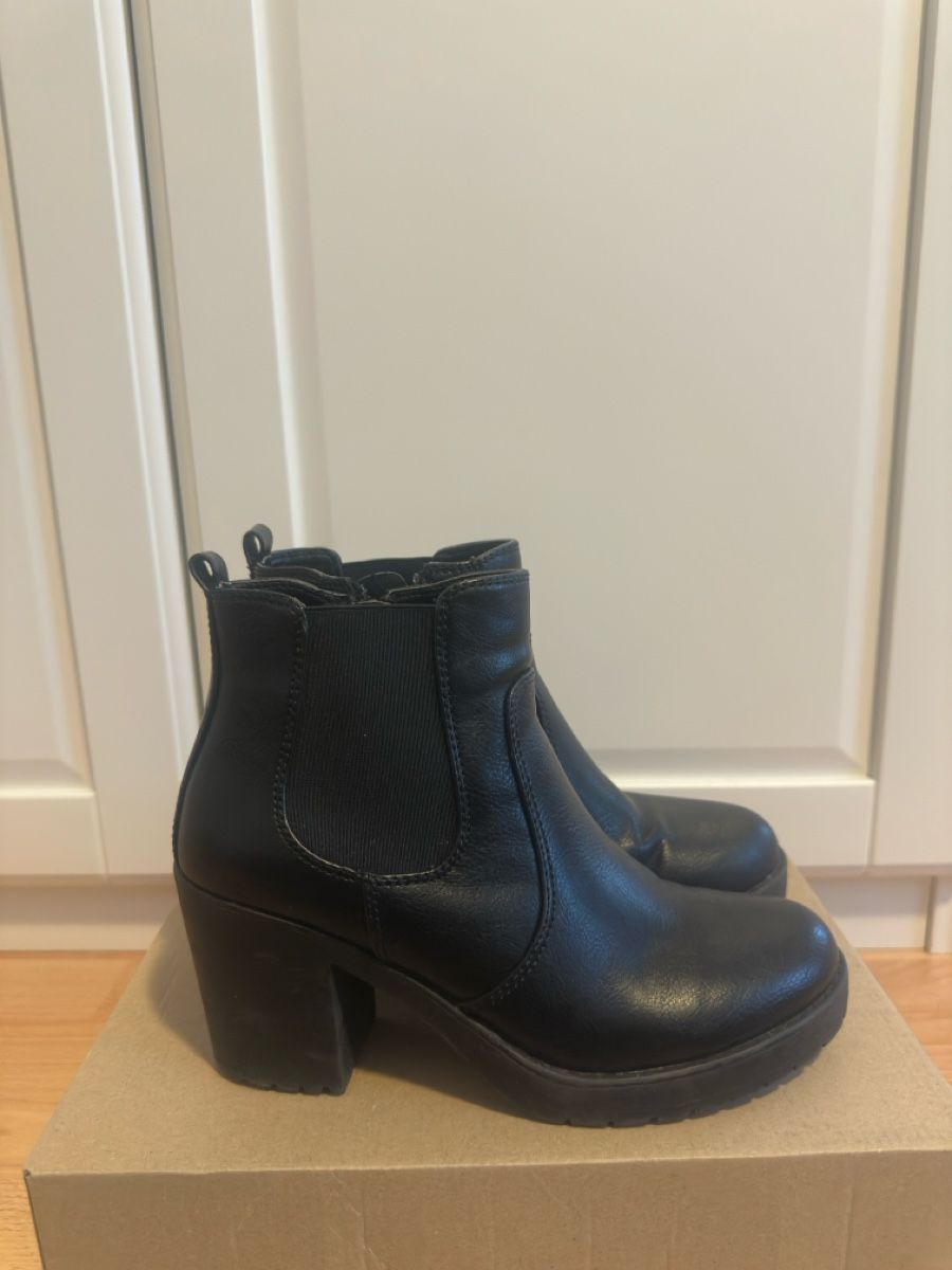 Damenschuhe: Elegante Damen Stiefeletten – Gebraucht aus Luzern von gnika
