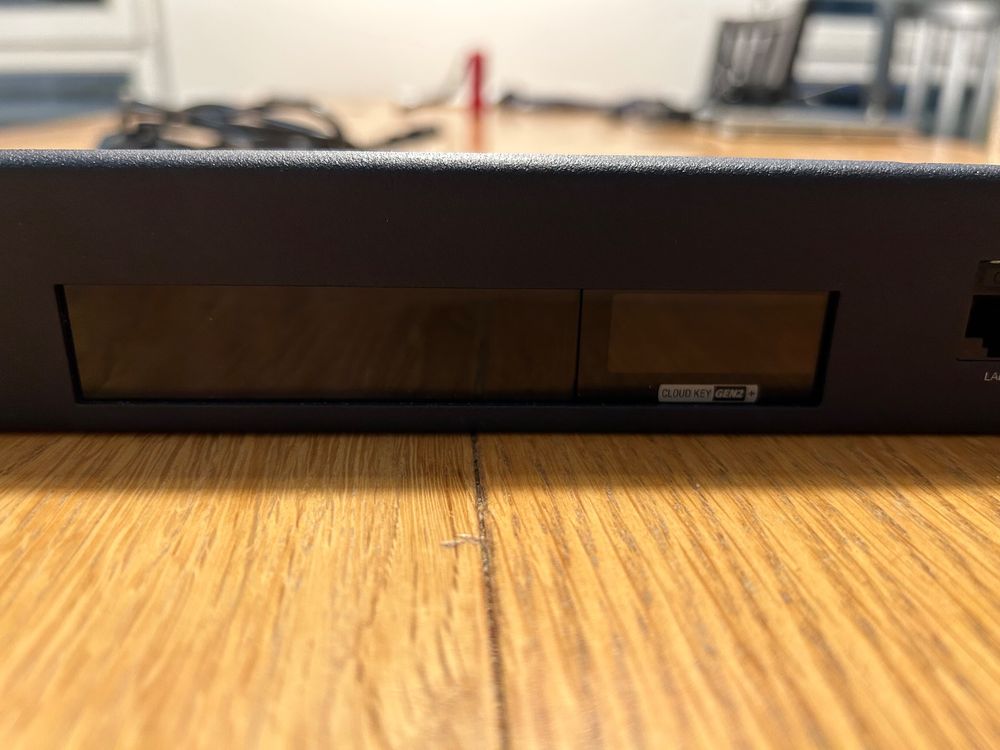 Unifi Usg 3P & Cloudkey Gen2 plus (1TB HD), auf 19“ Tablar | Kaufen auf ...