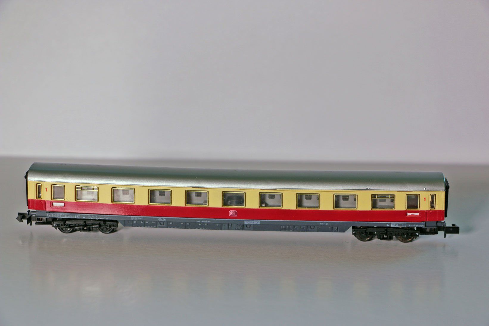 Arnold Modellini di ferrovie: DB Personenabteilwagen 1. Klasse, rot-beige – Usato da Aesch BL venduto da diopter 1