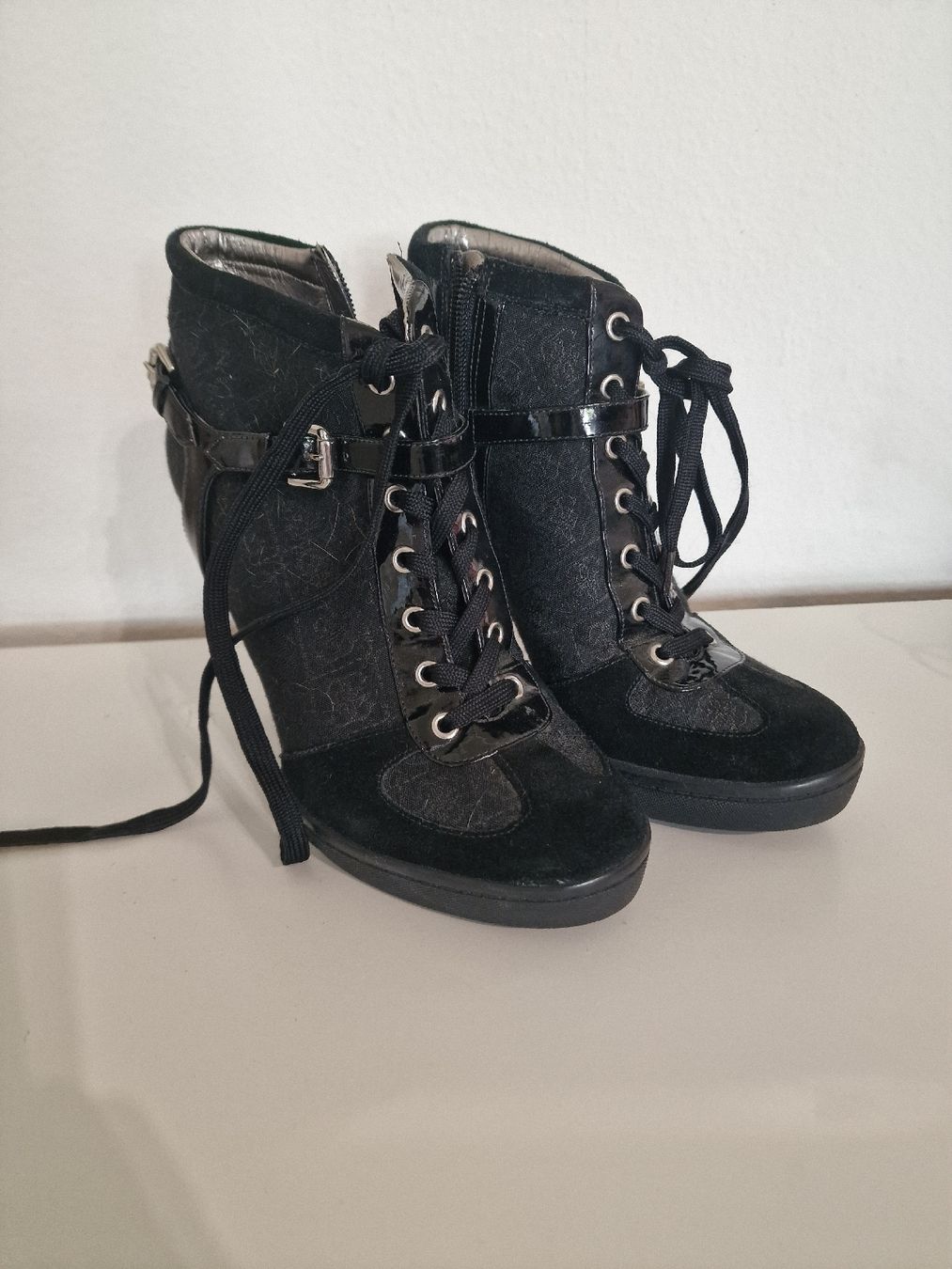 Guess Scarpe da donna: Guess Schuhe 38 – Usato da Winterthur venduto da sev_vnz7