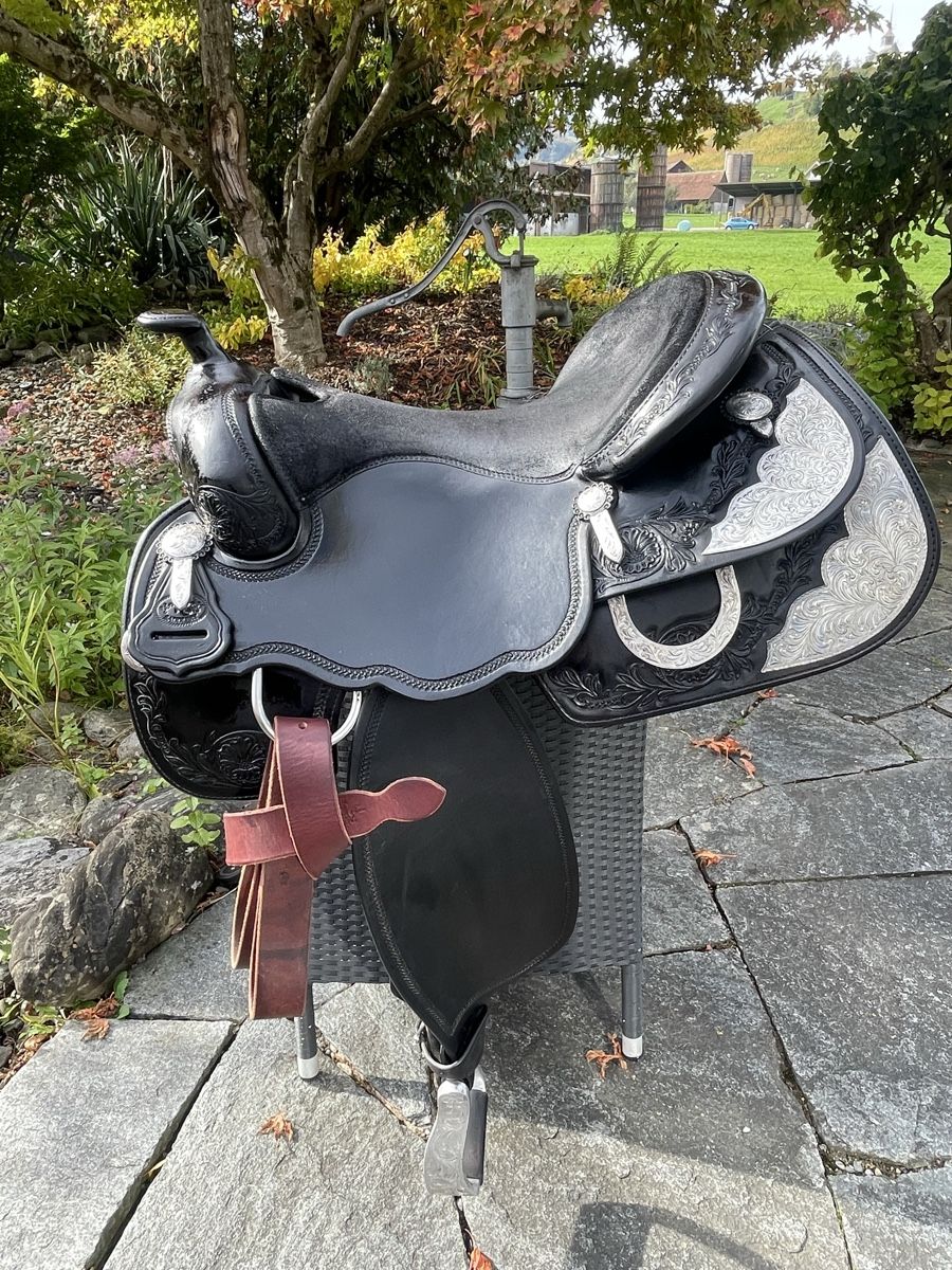 Selles, accessoires: Westernsattel / Showsattel schwarz-silber – D'occasion à Cham par pri_9ktk 5
