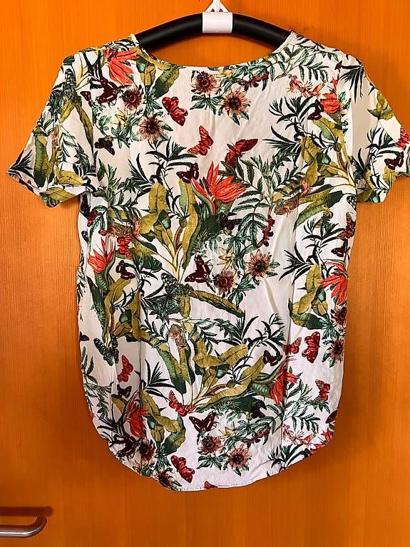 T-shirts: H&M Shirt – D'occasion à Jegenstorf par Knuste 1