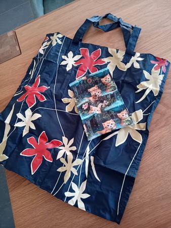 Einkaufstasche faltbar blau mit Blumen und Katzenmotiv