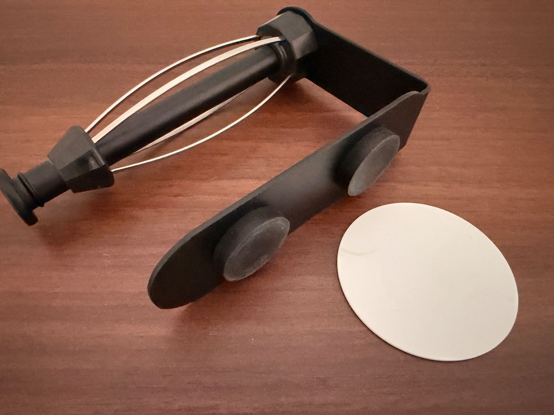 Autres accessoires pour la salle de bain: Magnetischer Toilettenpapierhalter – Neuf (Voir description) à Neerach par cape_purple 1