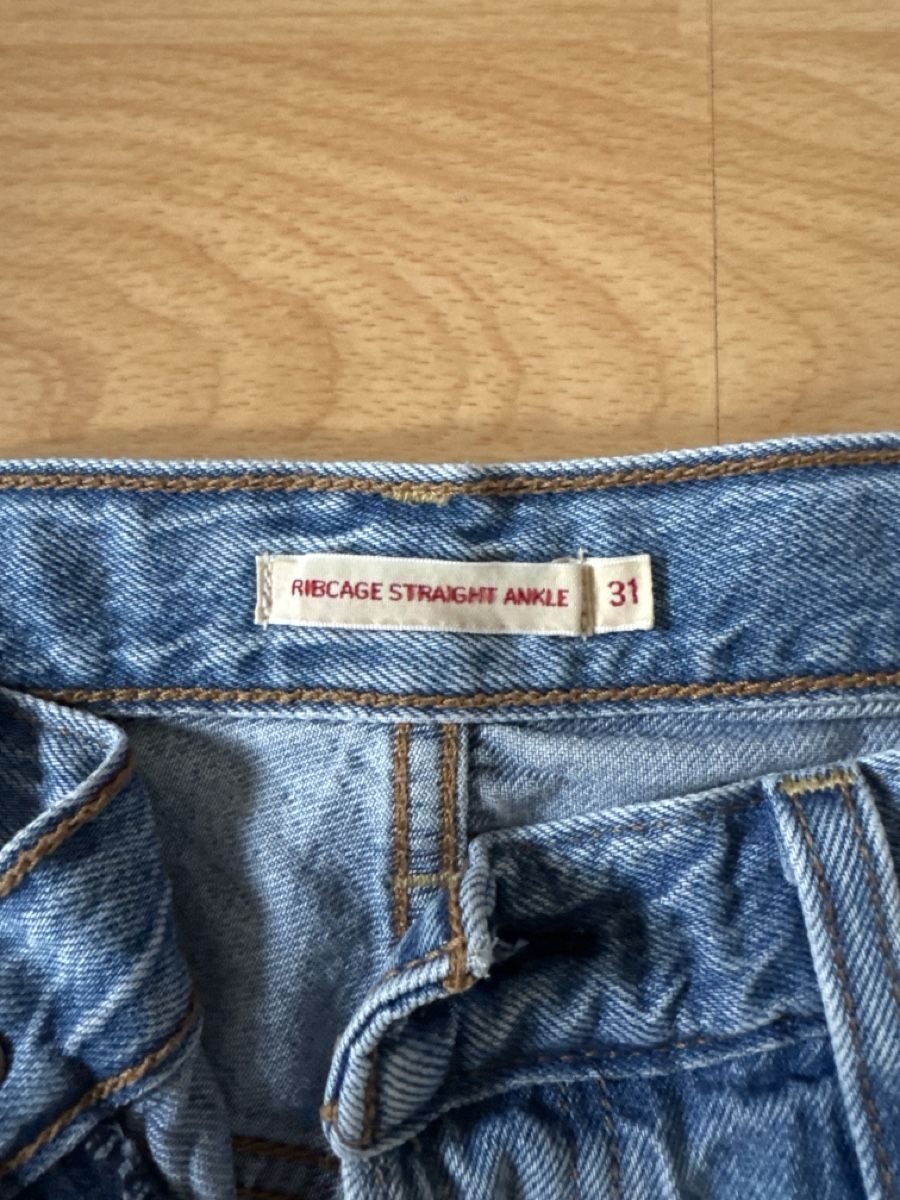 Levi's Jeans: Levi's Ribcage Straight Ankle Jeans Grösse 31 – Usato da Meiringen venduto da aazz 2