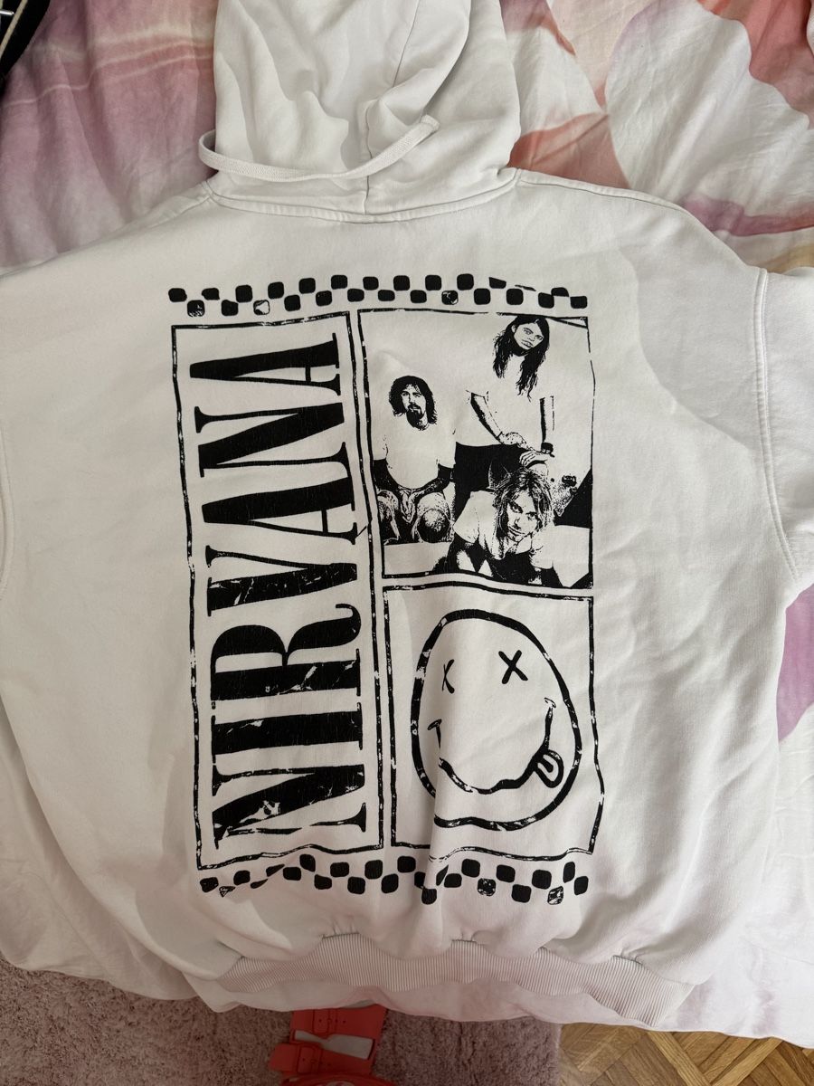 Bershka Pulls & Sweat-shirts: Sweat NIRVANA (marque Bershka)  – Défectueux à Tolochenaz par izz_7vdk 1