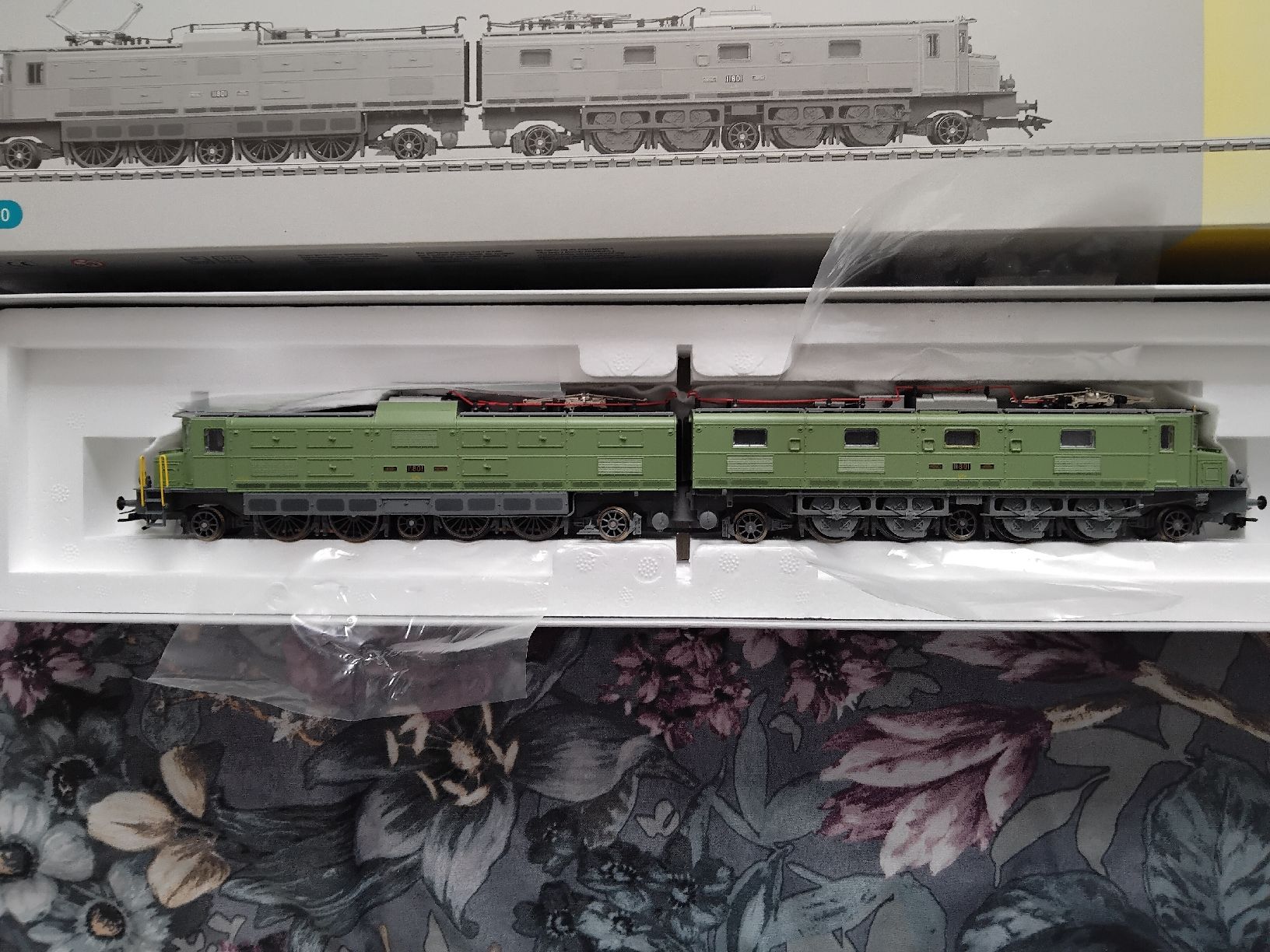 Trix Trains électriques: SBB AE 4/8 Analog DC  mit NEM Buchse Neuwertig – Neuf avec emballage d'origine à Romanshorn par jar_rxt9