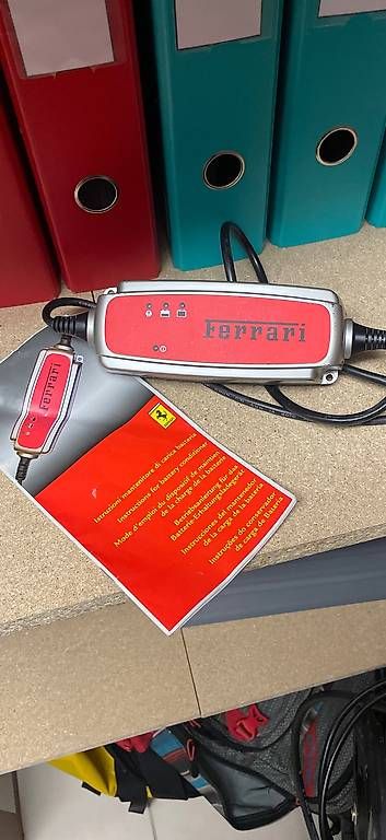 Coperture: Housse et chargeur original Ferrari type 458 – Usato da Jussy venduto da Tv 3